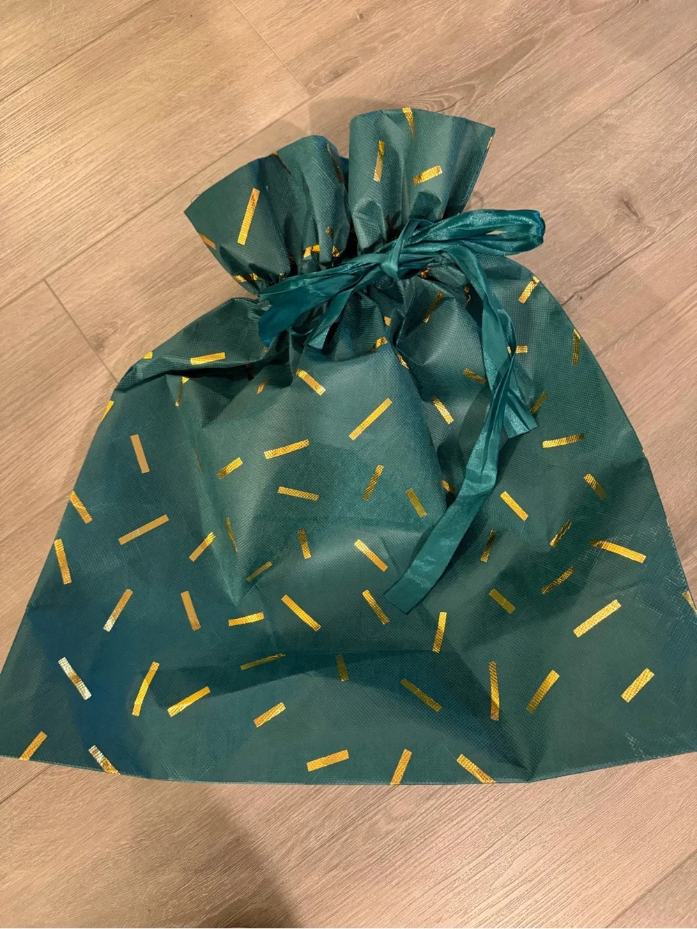 NWT Set of 7 Reusable Fabric Drawstring Gift Bags - Unbranded